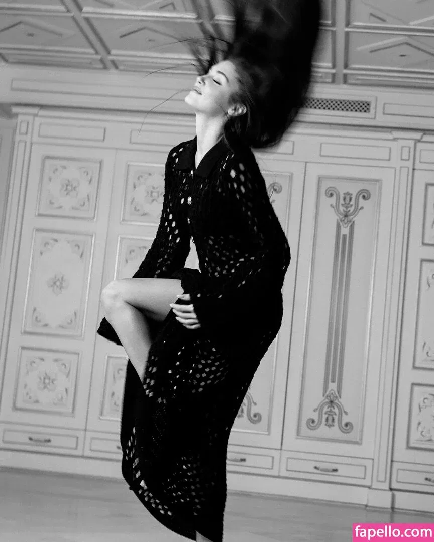 Hande Ercel Onlyfans Photo Gallery 