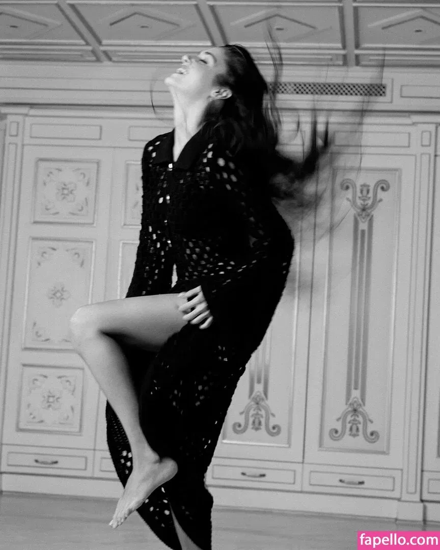 Hande Ercel Onlyfans Photo Gallery 