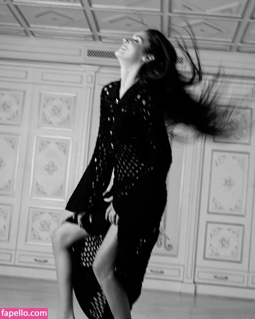 Hande Ercel Onlyfans Photo Gallery 