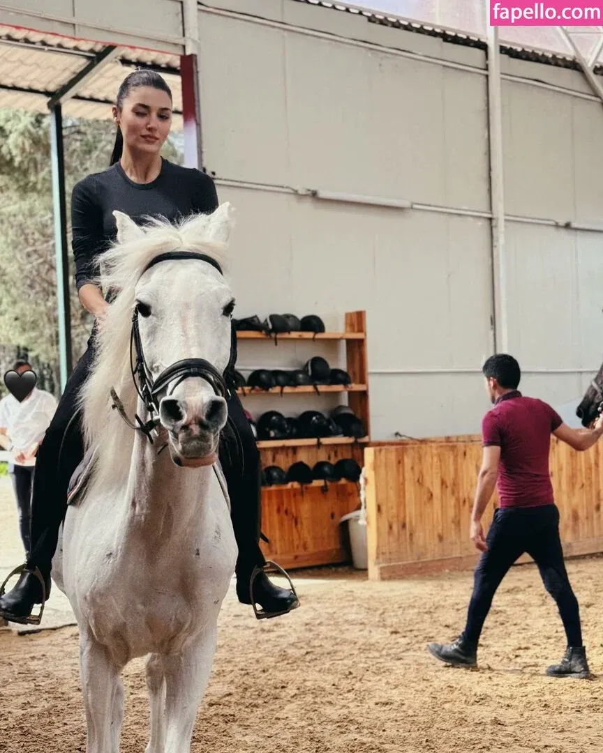 Hande Ercel Onlyfans Photo Gallery 