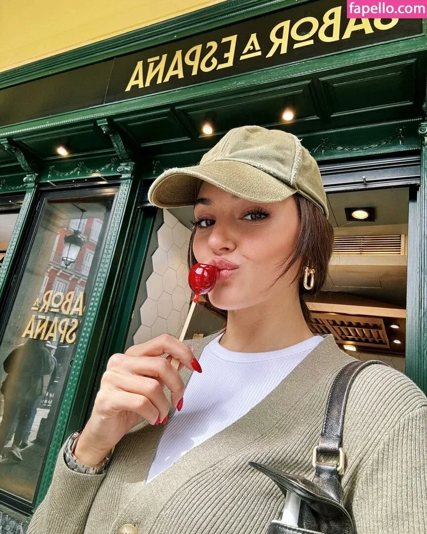 Hande Ercel Onlyfans Photo Gallery 