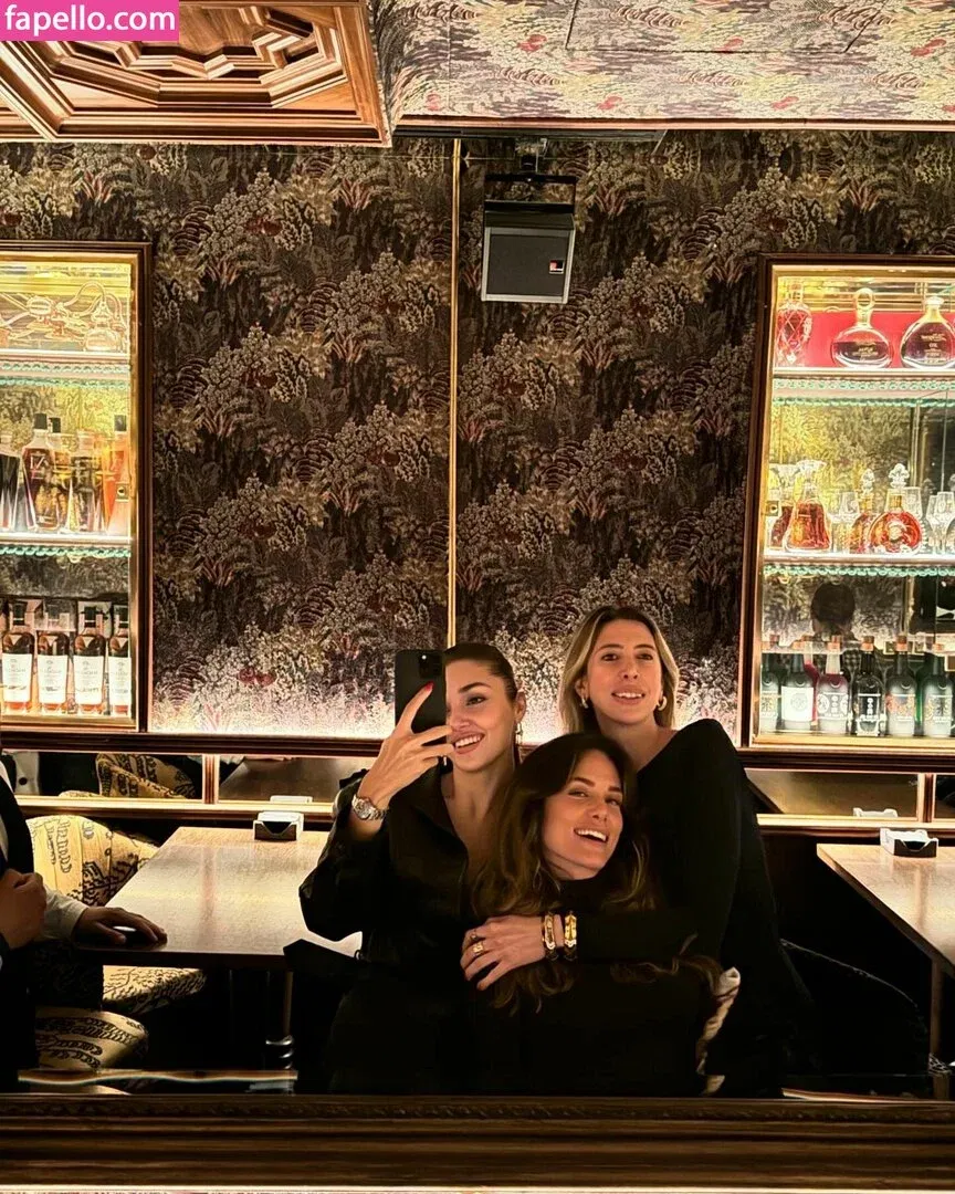 Hande Ercel Onlyfans Photo Gallery 