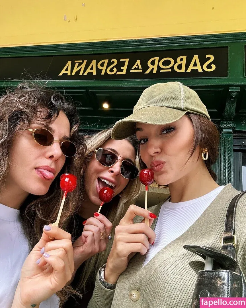 Hande Ercel Onlyfans Photo Gallery 