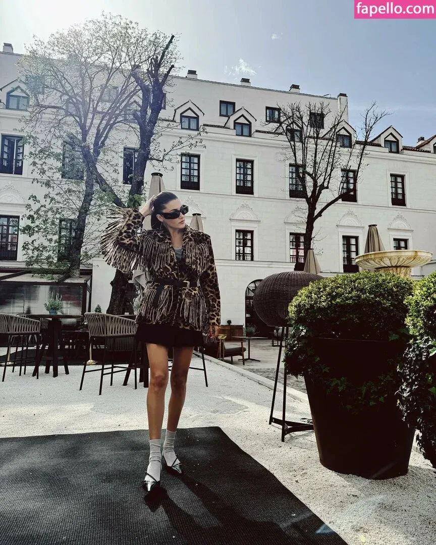 Hande Ercel Onlyfans Photo Gallery 