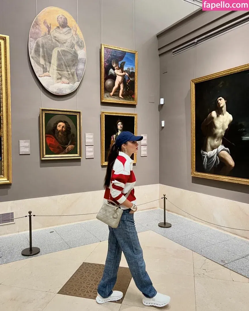 Hande Ercel Onlyfans Photo Gallery 