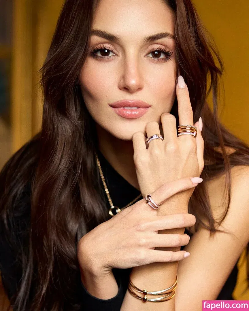 Hande Ercel Onlyfans Photo Gallery 