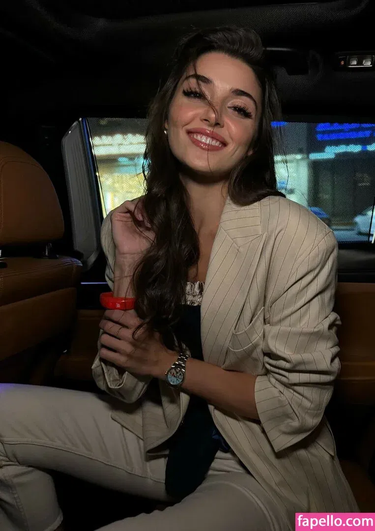 Hande Ercel Onlyfans Photo Gallery 