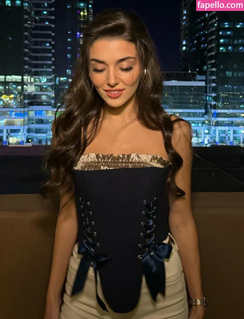 Hande Ercel Onlyfans Photo Gallery 