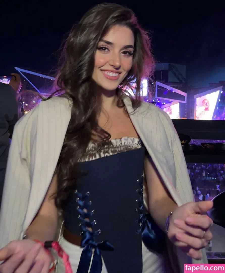 Hande Ercel Onlyfans Photo Gallery 