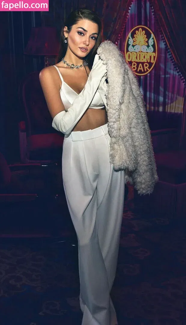 Hande Ercel Onlyfans Photo Gallery 