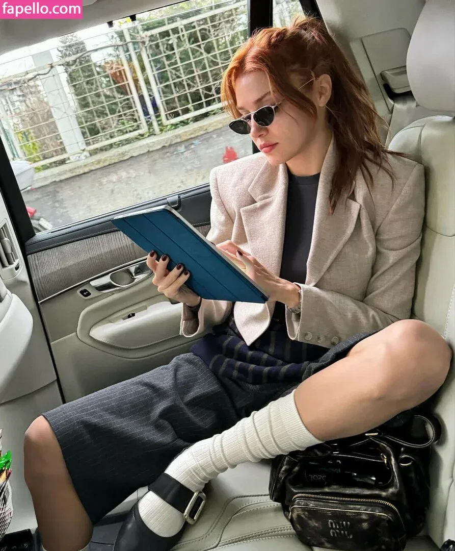 Hande Ercel Onlyfans Photo Gallery 