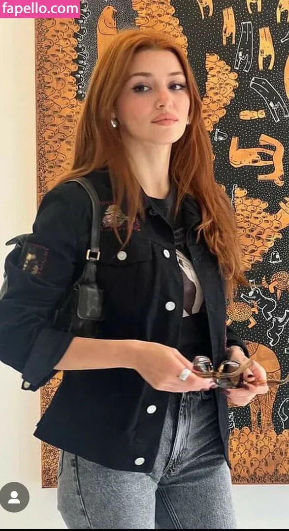 Hande Ercel Onlyfans Photo Gallery 