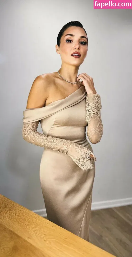 Hande Ercel Onlyfans Photo Gallery 