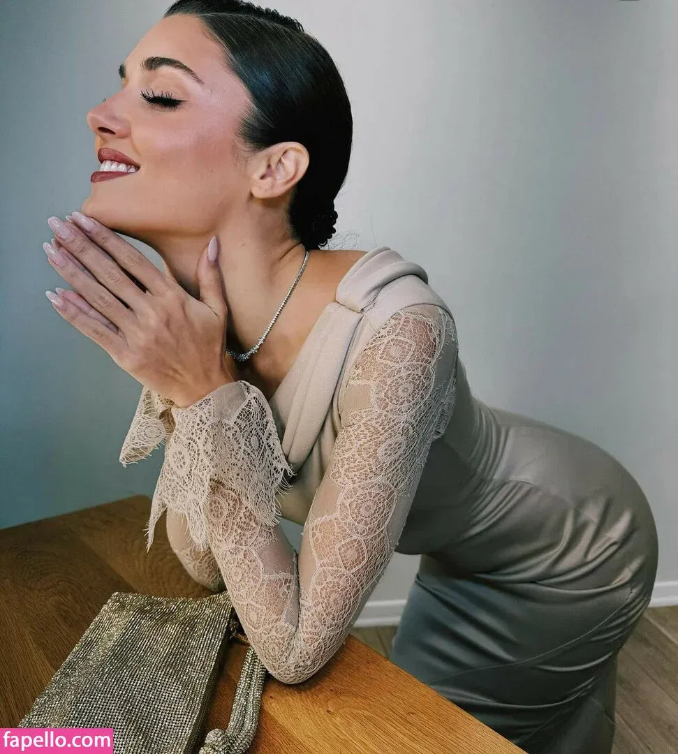 Hande Ercel Onlyfans Photo Gallery 