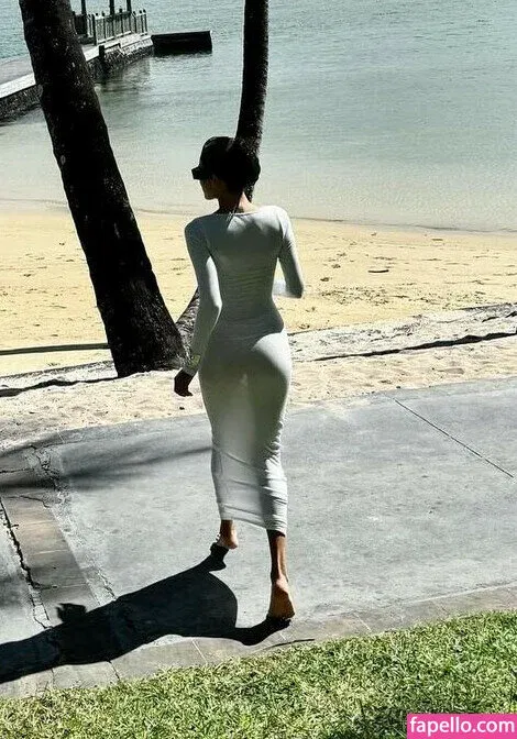 Hande Ercel Onlyfans Photo Gallery 