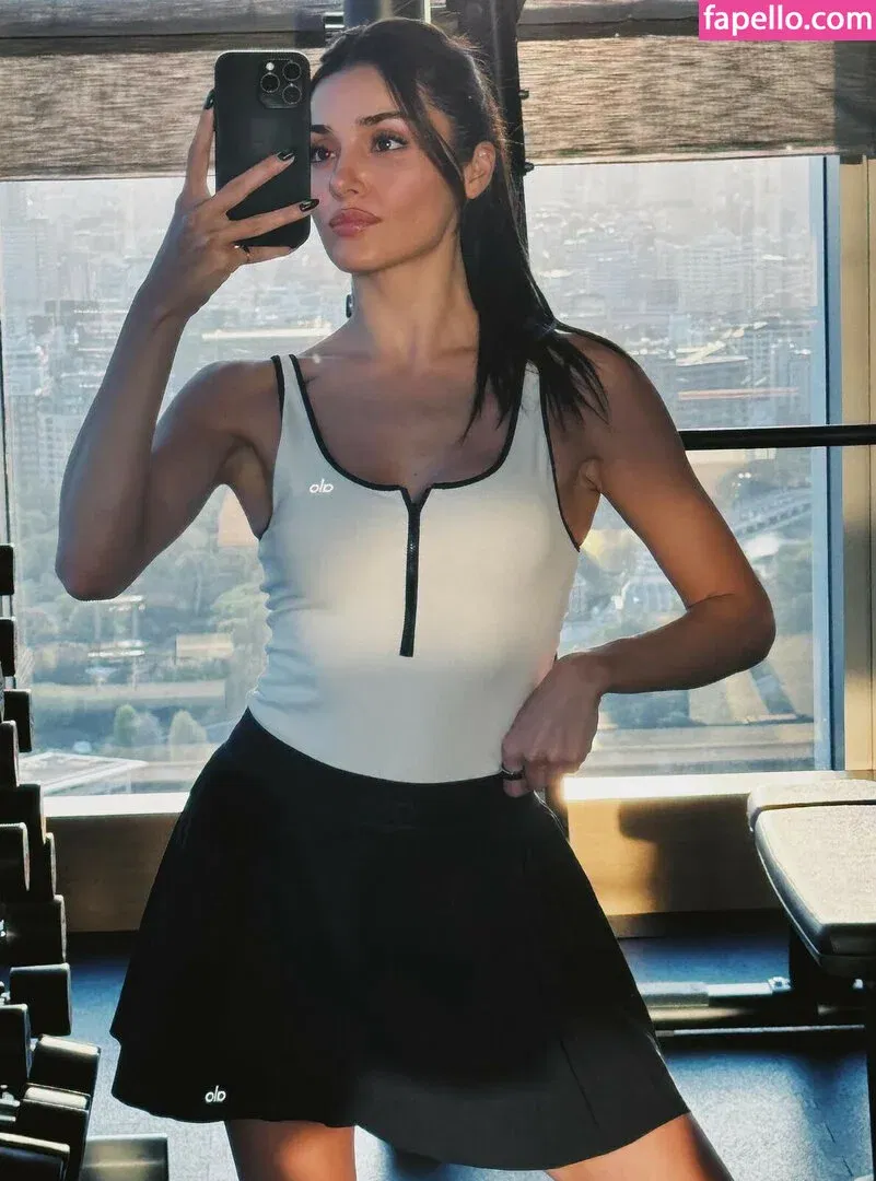 Hande Ercel Onlyfans Photo Gallery 