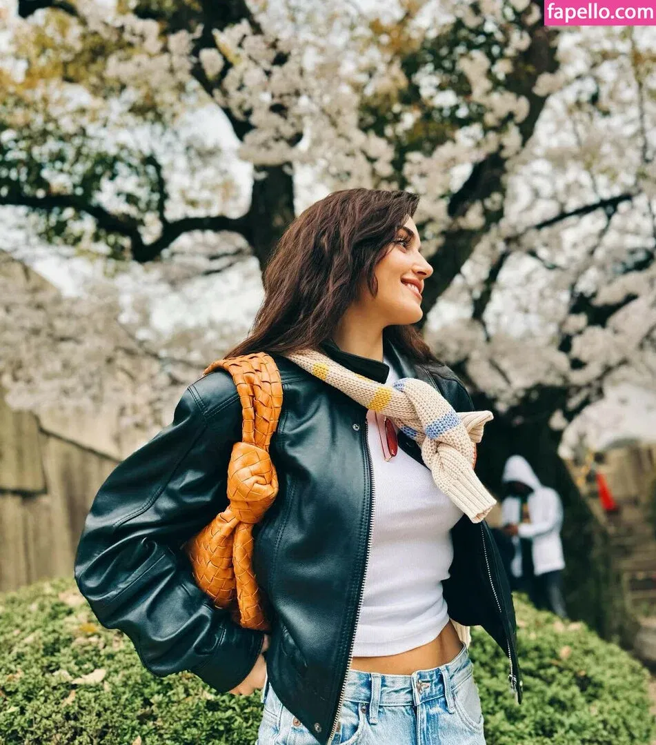 Hande Ercel Onlyfans Photo Gallery 