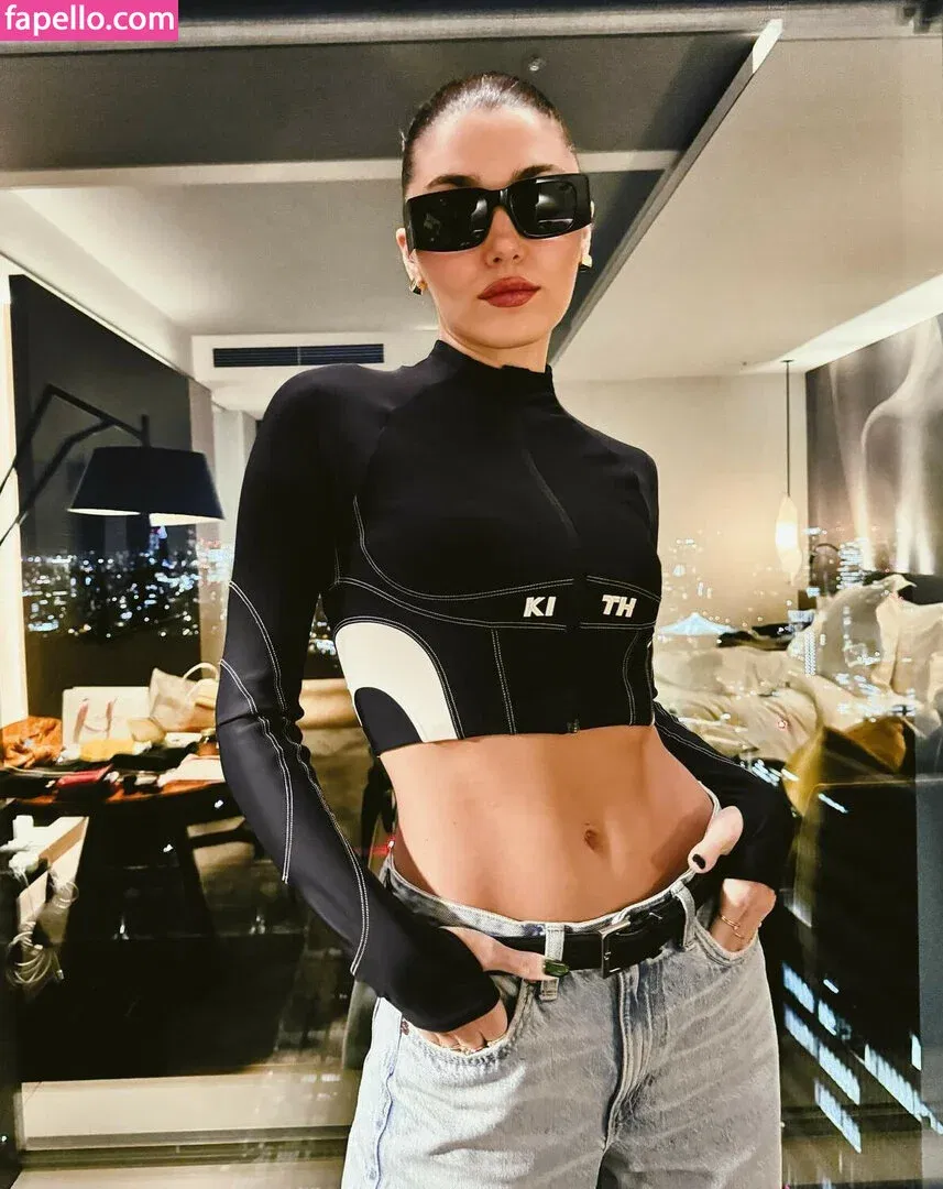 Hande Ercel Onlyfans Photo Gallery 