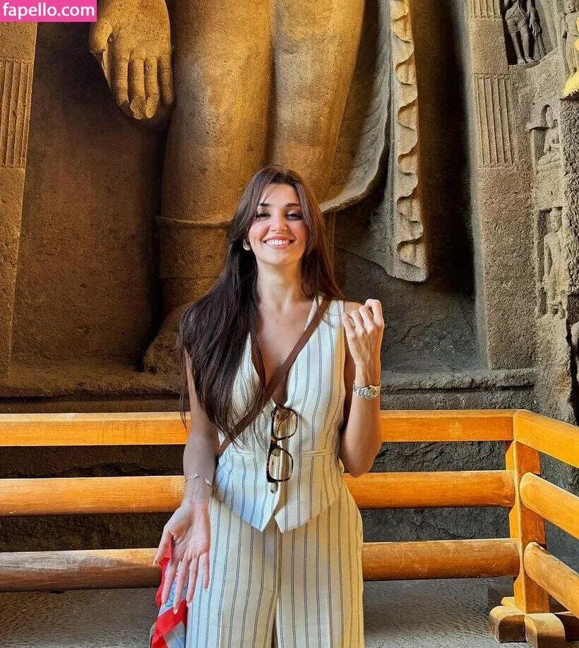 Hande Ercel Onlyfans Photo Gallery 
