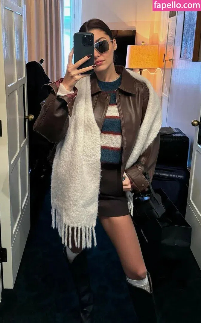 Hande Ercel Onlyfans Photo Gallery 