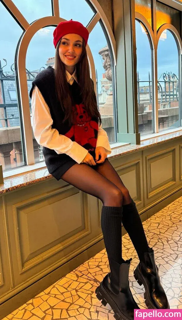 Hande Ercel Onlyfans Photo Gallery 