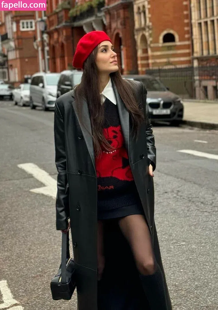 Hande Ercel Onlyfans Photo Gallery 