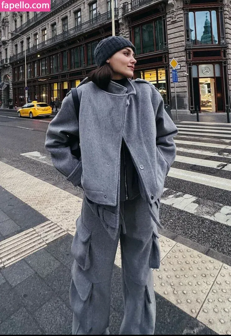 Hande Ercel Onlyfans Photo Gallery 