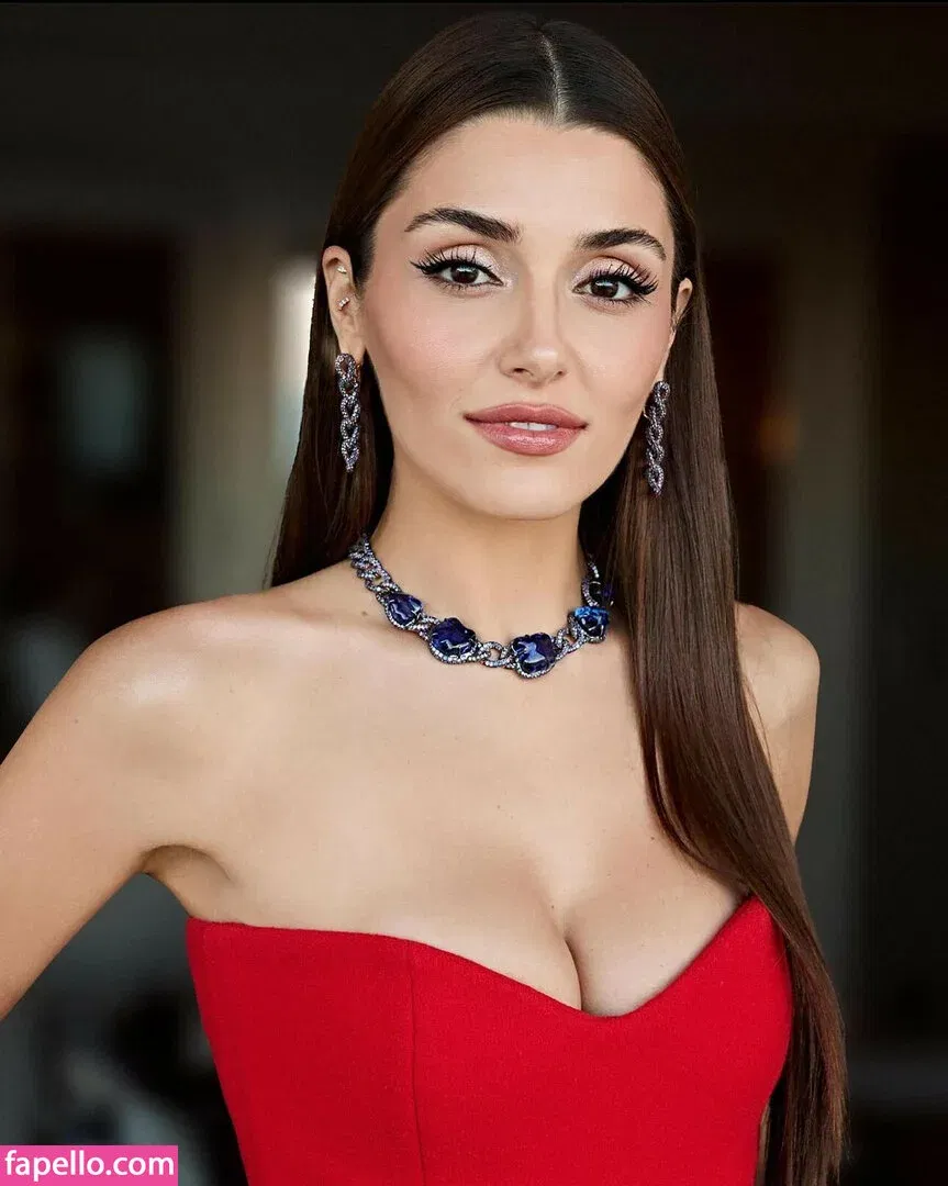 Hande Ercel Onlyfans Photo Gallery 