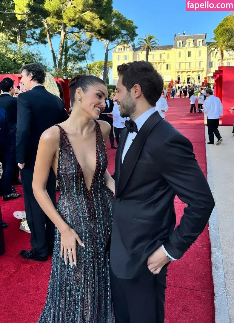 Hande Ercel Onlyfans Photo Gallery 