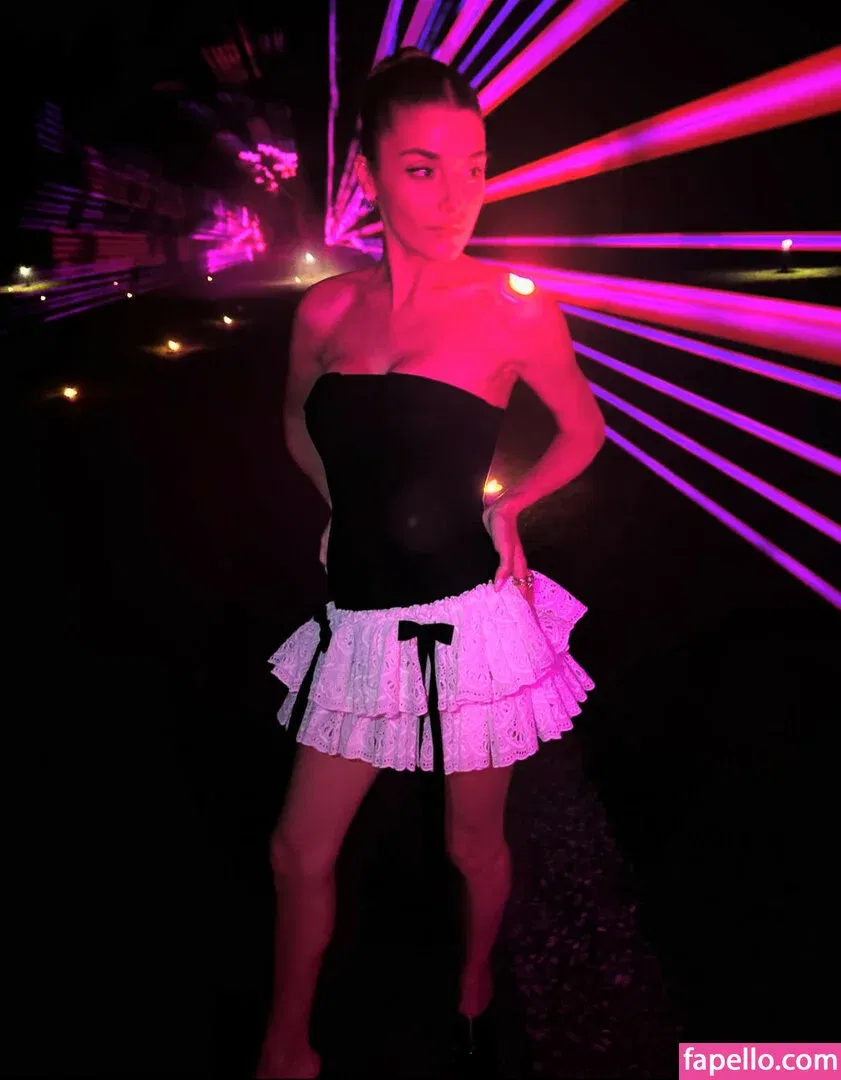 Hande Ercel Onlyfans Photo Gallery 