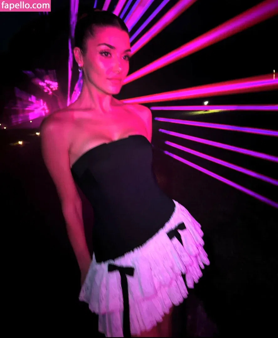 Hande Ercel Onlyfans Photo Gallery 