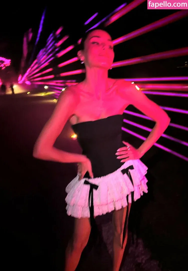 Hande Ercel Onlyfans Photo Gallery 