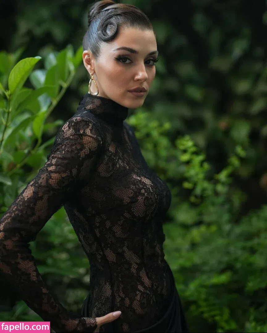 Hande Ercel Onlyfans Photo Gallery 