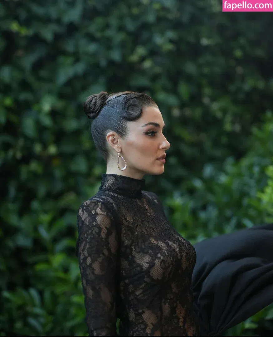 Hande Ercel Onlyfans Photo Gallery 