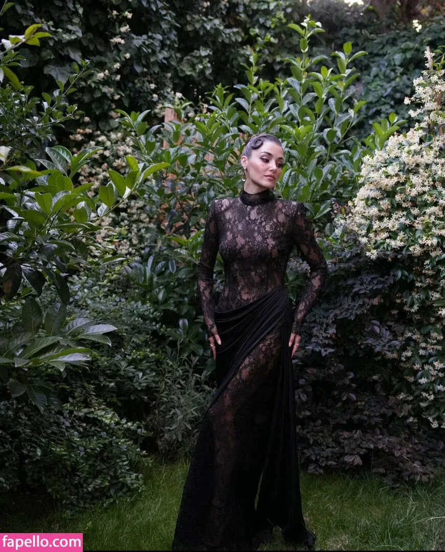 Hande Ercel Onlyfans Photo Gallery 