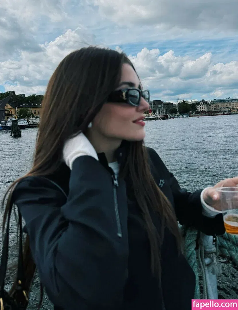 Hande Ercel Onlyfans Photo Gallery 