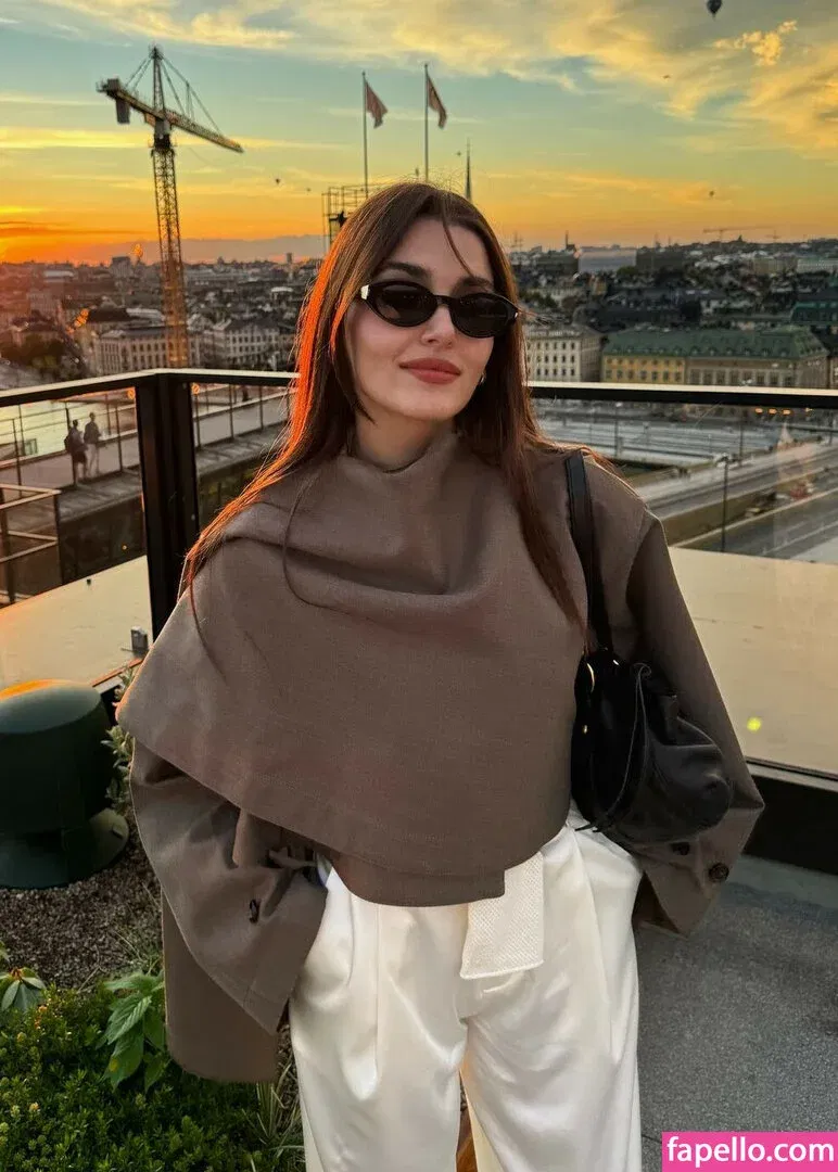 Hande Ercel Onlyfans Photo Gallery 