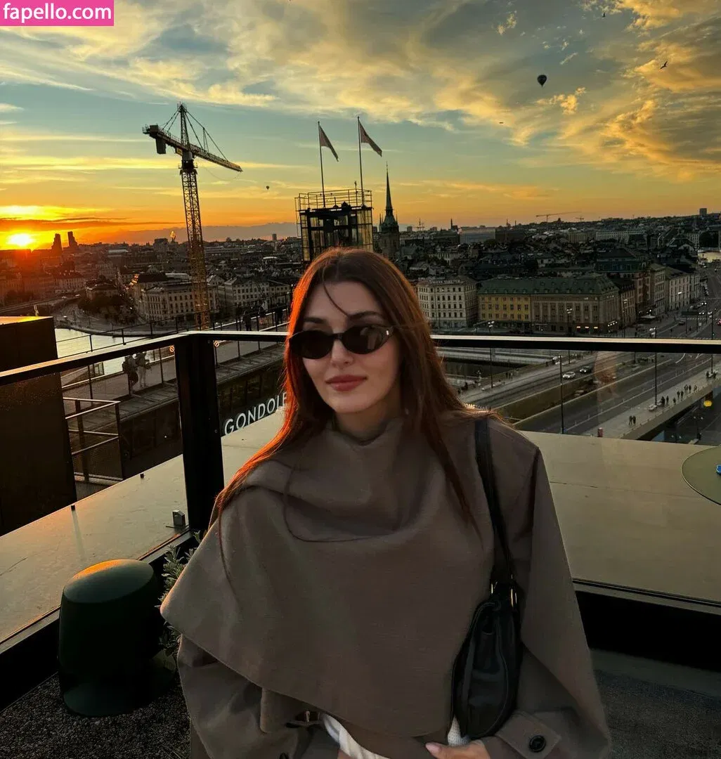 Hande Ercel Onlyfans Photo Gallery 