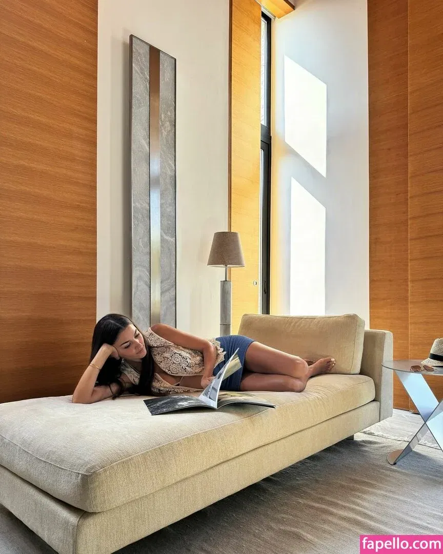 Hande Ercel Onlyfans Photo Gallery 