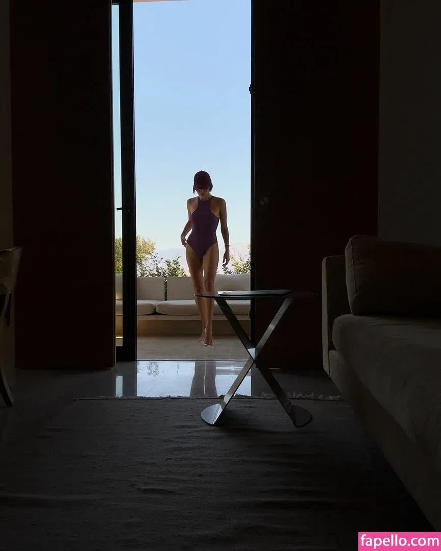 Hande Ercel Onlyfans Photo Gallery 