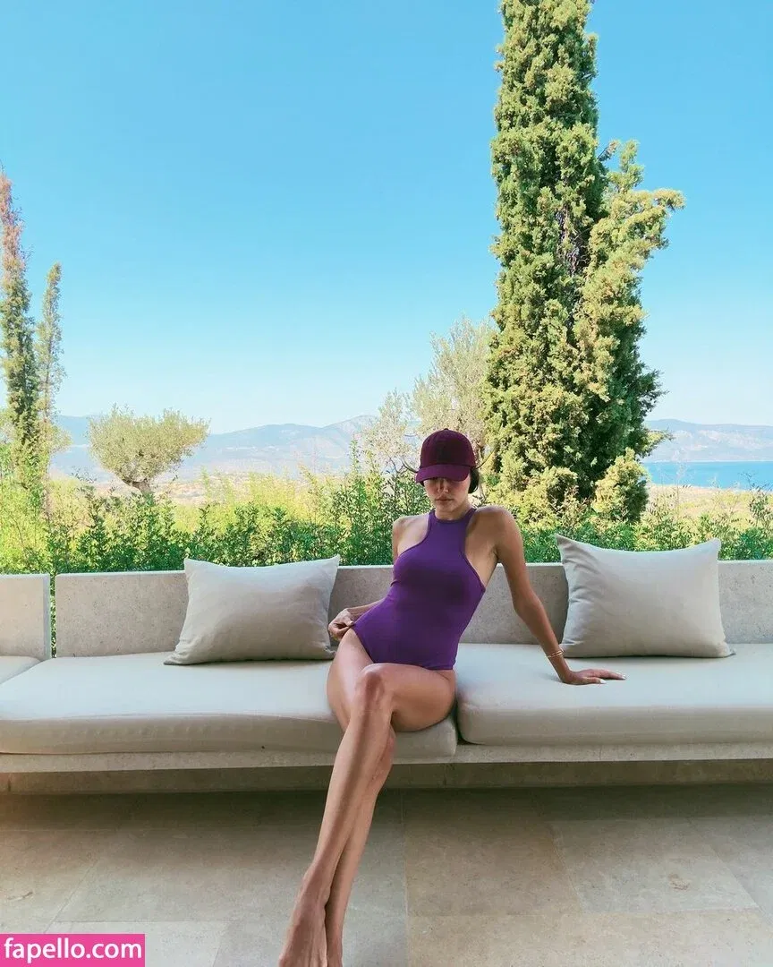 Hande Ercel Onlyfans Photo Gallery 