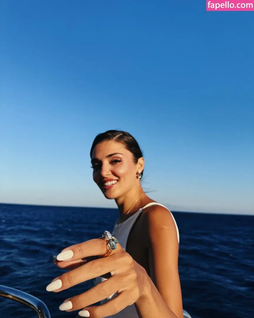 Hande Ercel Onlyfans Photo Gallery 