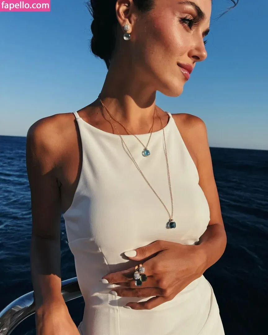 Hande Ercel Onlyfans Photo Gallery 