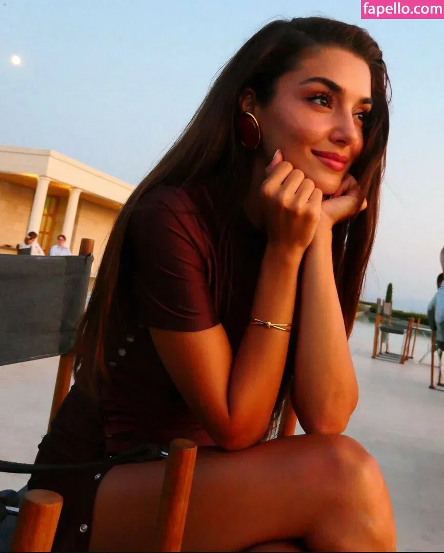 Hande Ercel Onlyfans Photo Gallery 