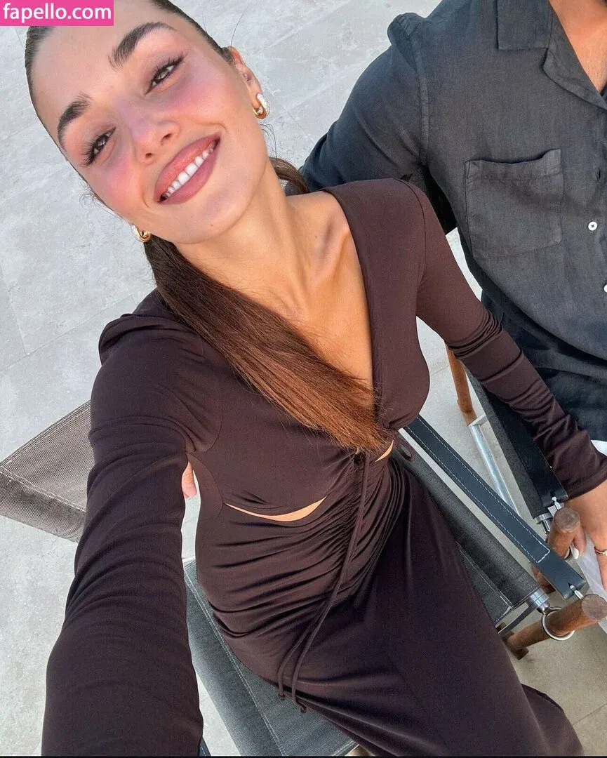 Hande Ercel Onlyfans Photo Gallery 