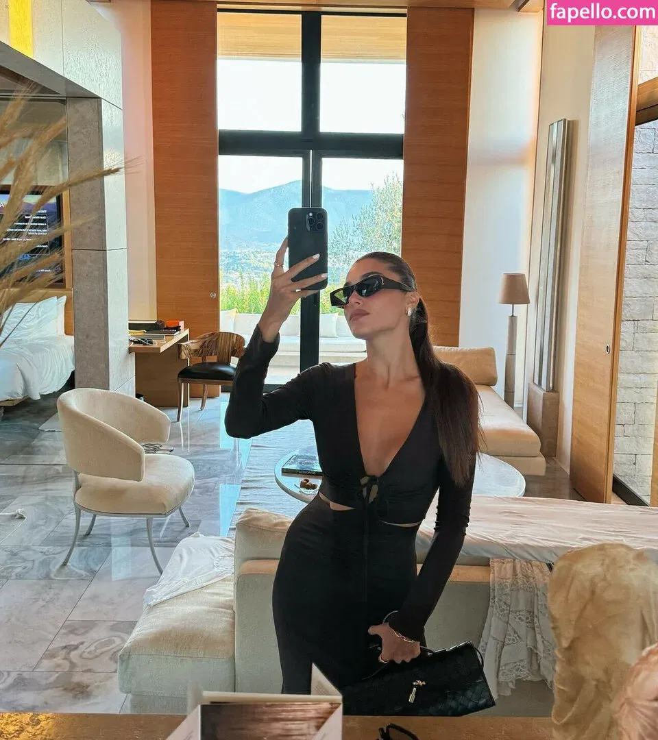 Hande Ercel Onlyfans Photo Gallery 