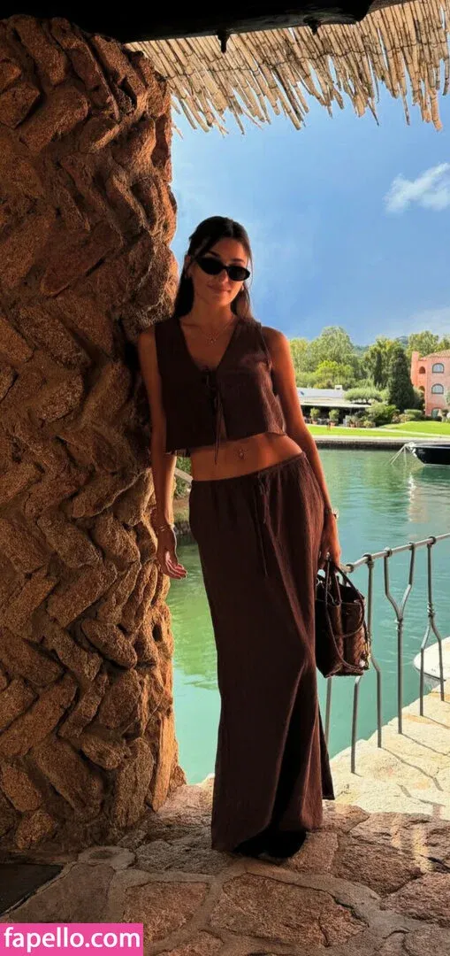 Hande Ercel Onlyfans Photo Gallery 