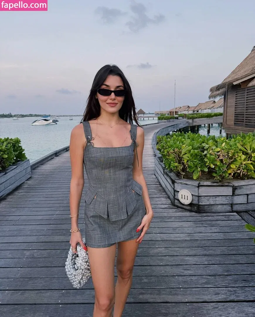 Hande Ercel Onlyfans Photo Gallery 