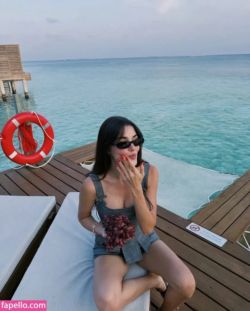 Hande Ercel Onlyfans Photo Gallery 