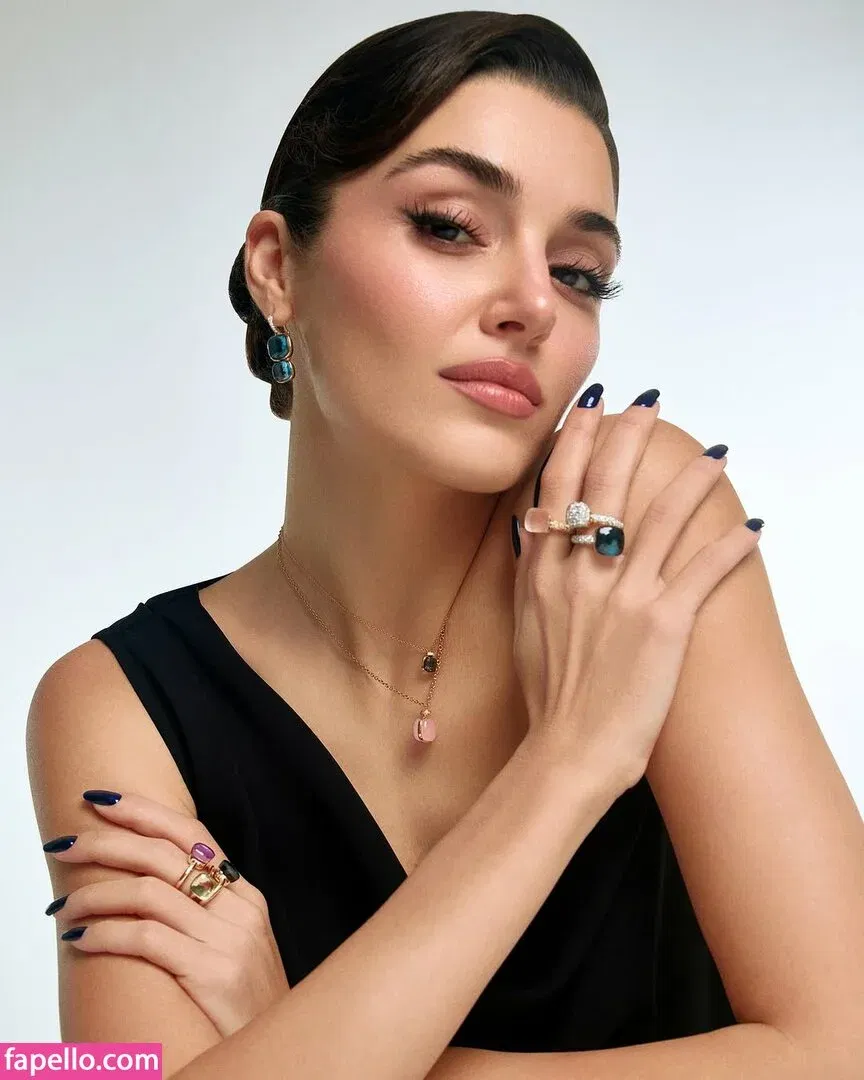 Hande Ercel Onlyfans Photo Gallery 